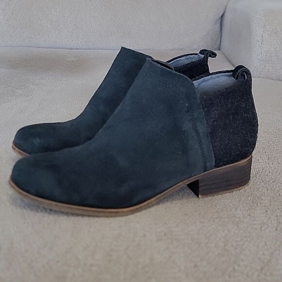 Toms Deia Black Suede Block Heel Shorts Bootie Boots - Size 7 - Picture 1 of 11